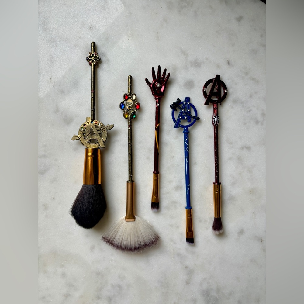Avengers Themed Makeup Brush Set 5 Piece Marvel Inspired